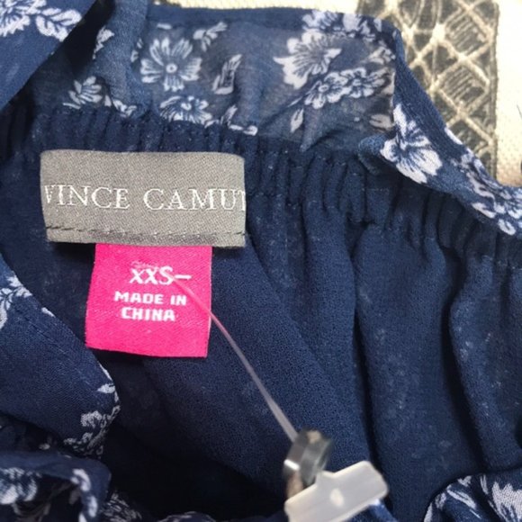 Vince Camuto Printed Off-The-Shoulder Peasant Top - Picture 5 of 6